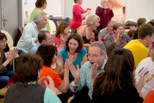 Yoga du Rire Avril Ecole du Positif Sciences du bonheur